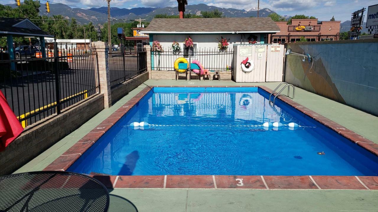 Circle S Motel Colorado Springs Exterior photo